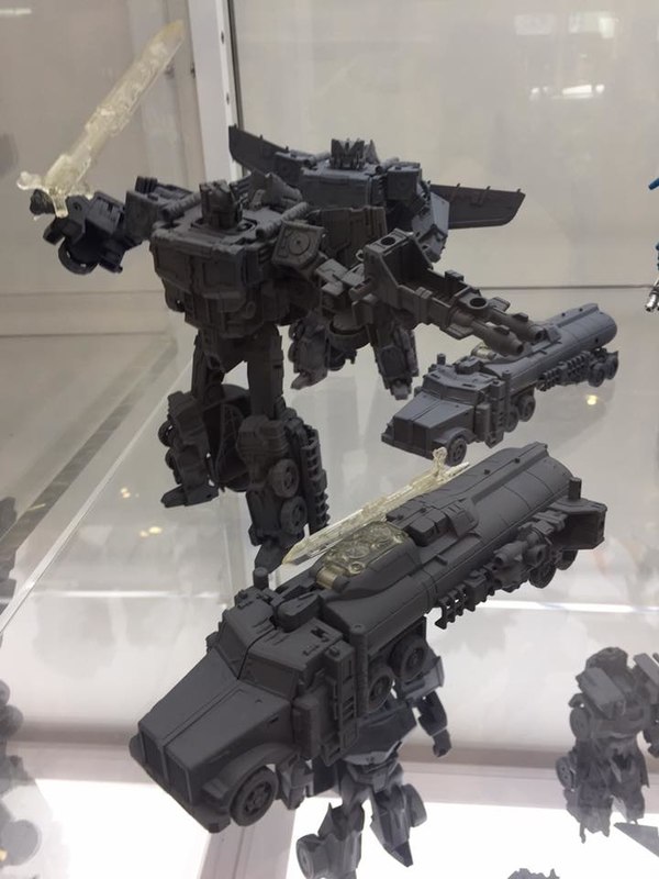 VOYAGER STARSCREAM COMBINER FEET   Photos From Prototype Display At HasCon 2017 Show Power Of The Primes Feature  (7 of 28)
